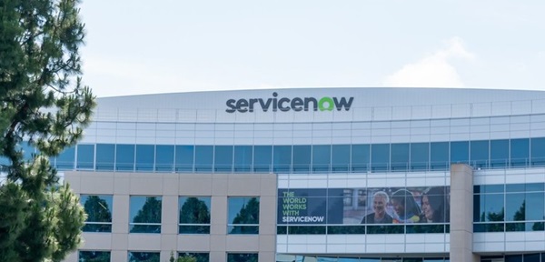 🌍STOCK REPORT:  **ServiceNow: Il Leader Emergente nell'Intelligenza Artificiale con un Futuro Promettente**